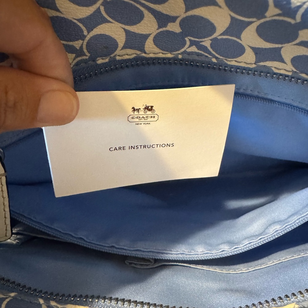 Blue and white Coach bag - Picture 10 of 11